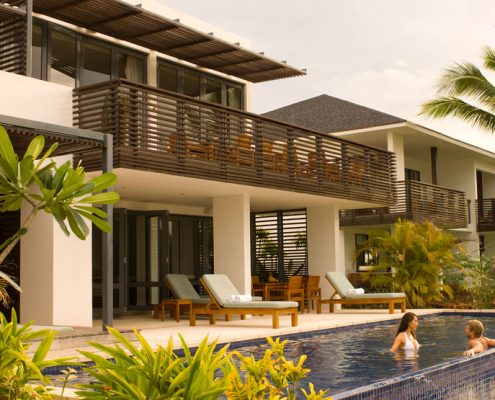 Hilton Fiji Beach Resort & Spa - Couple in pool
