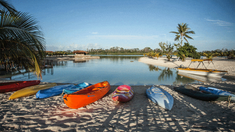 Aquana Beach Resort - Family Resort Vanuatu - activity - Kayaks