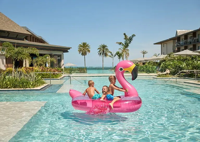 Crowne Plaza Fiji Nadi Bay Resort & Spa - family