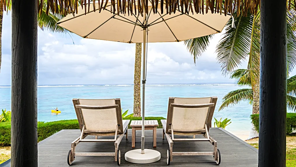 Motu Beachfront Art Villas