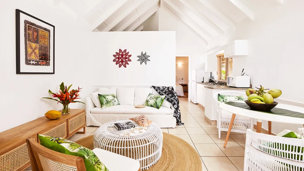 Motu Beachfront Art Villas