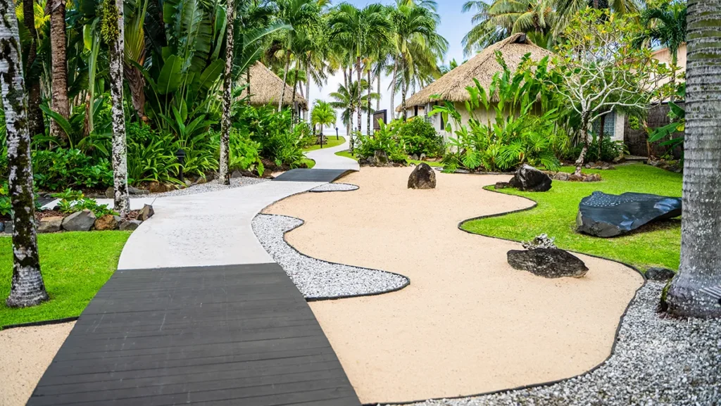 Motu Beachfront Art Villas 