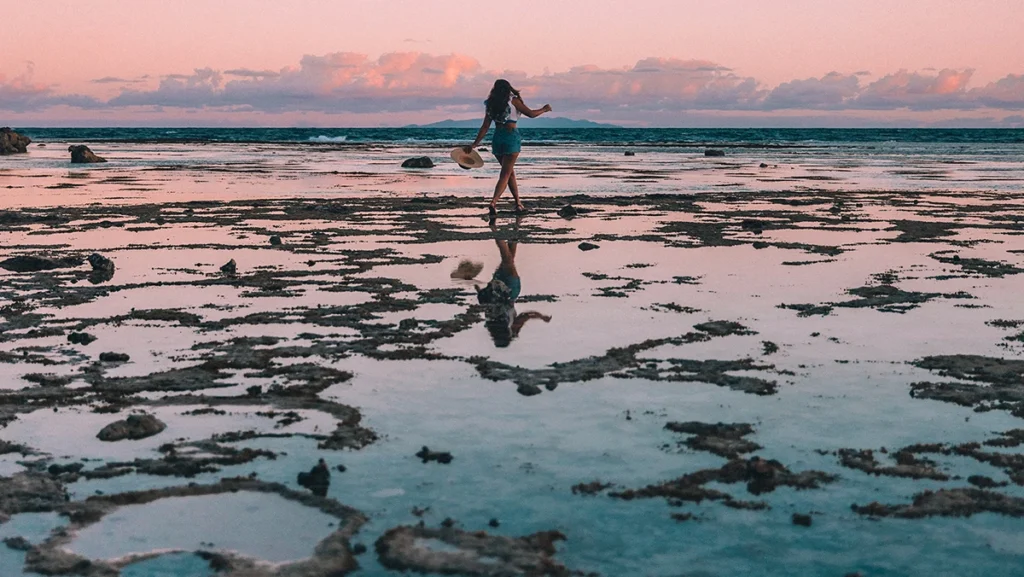 Savasi Island Resort Fiji - rock pool activity