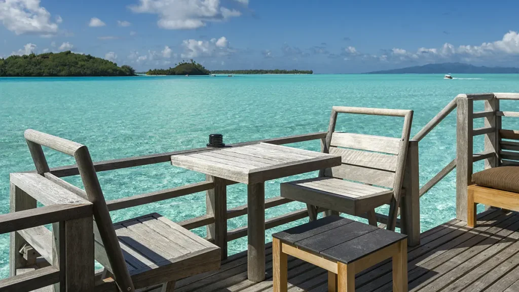 InterContinental Bora Bora Le Moana Resort Tahiti - Overwater Bungalow Lagoon View©RomeoBalancourt