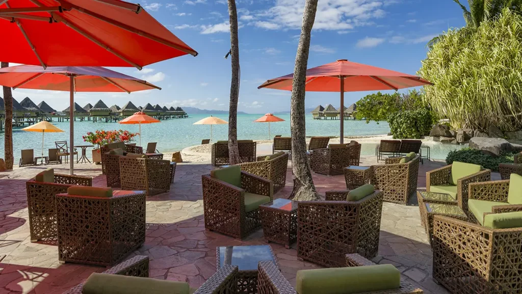 InterContinental Bora Bora Le Moana Resort Tahiti - Vini Bar ©RomeoBalancourt 