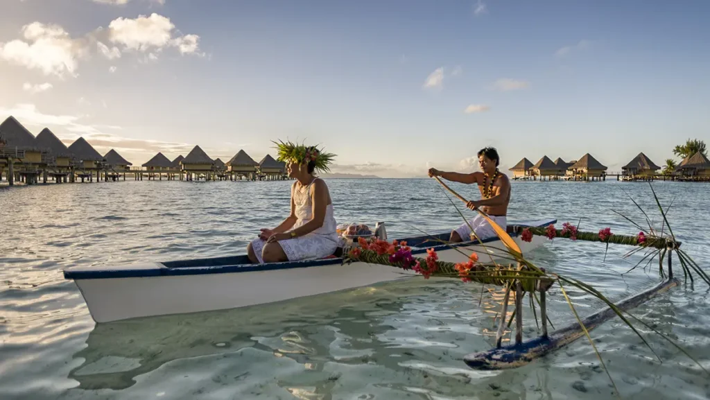 InterContinental Bora Bora Le Moana Resort Tahiti - breakfast canoe -©RomeoBalancourt