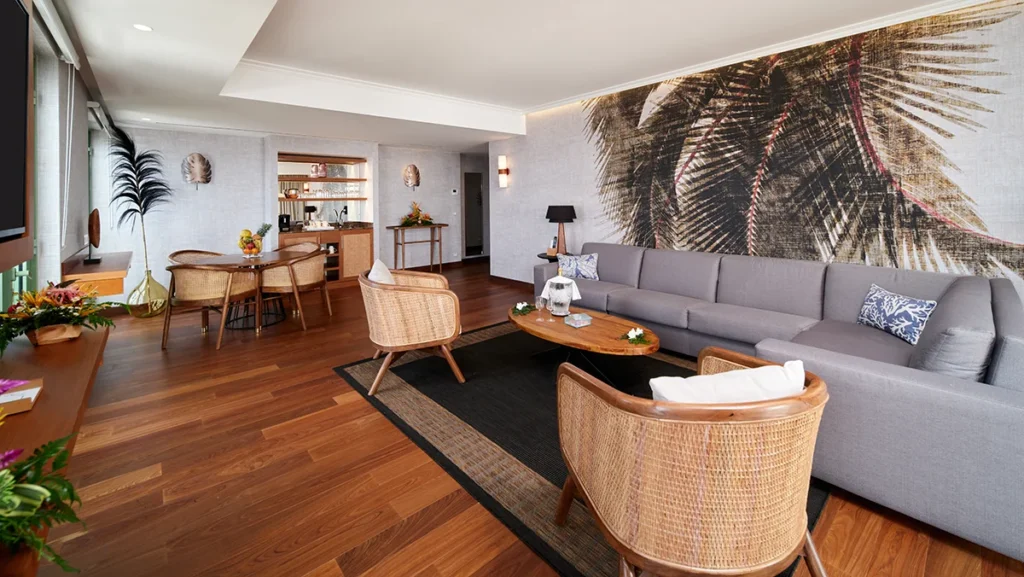 Hilton Hotel Tahiti - royal suite living room