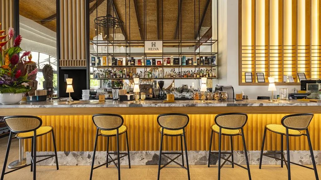 Hilton Hotel Tahiti (c)Stingray Studio Heiva bar view