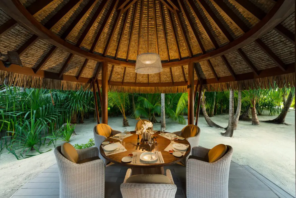 Island Escapes The Brando Tetiaroa Tahiti 3 Bedroom Villa Outdoor Dining 1024x683