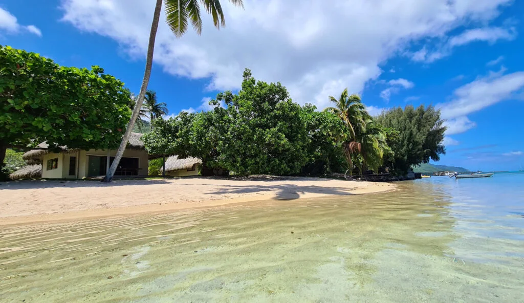 Island Escapes Villa Meheana Moorea island piedsdansleau