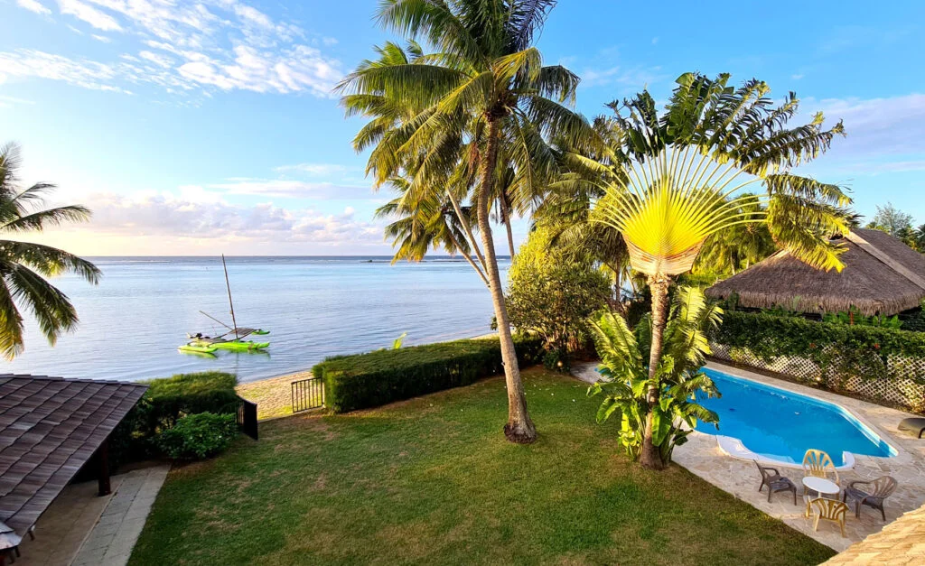 Island Escapes Villa Naki Moorea island gardenview1