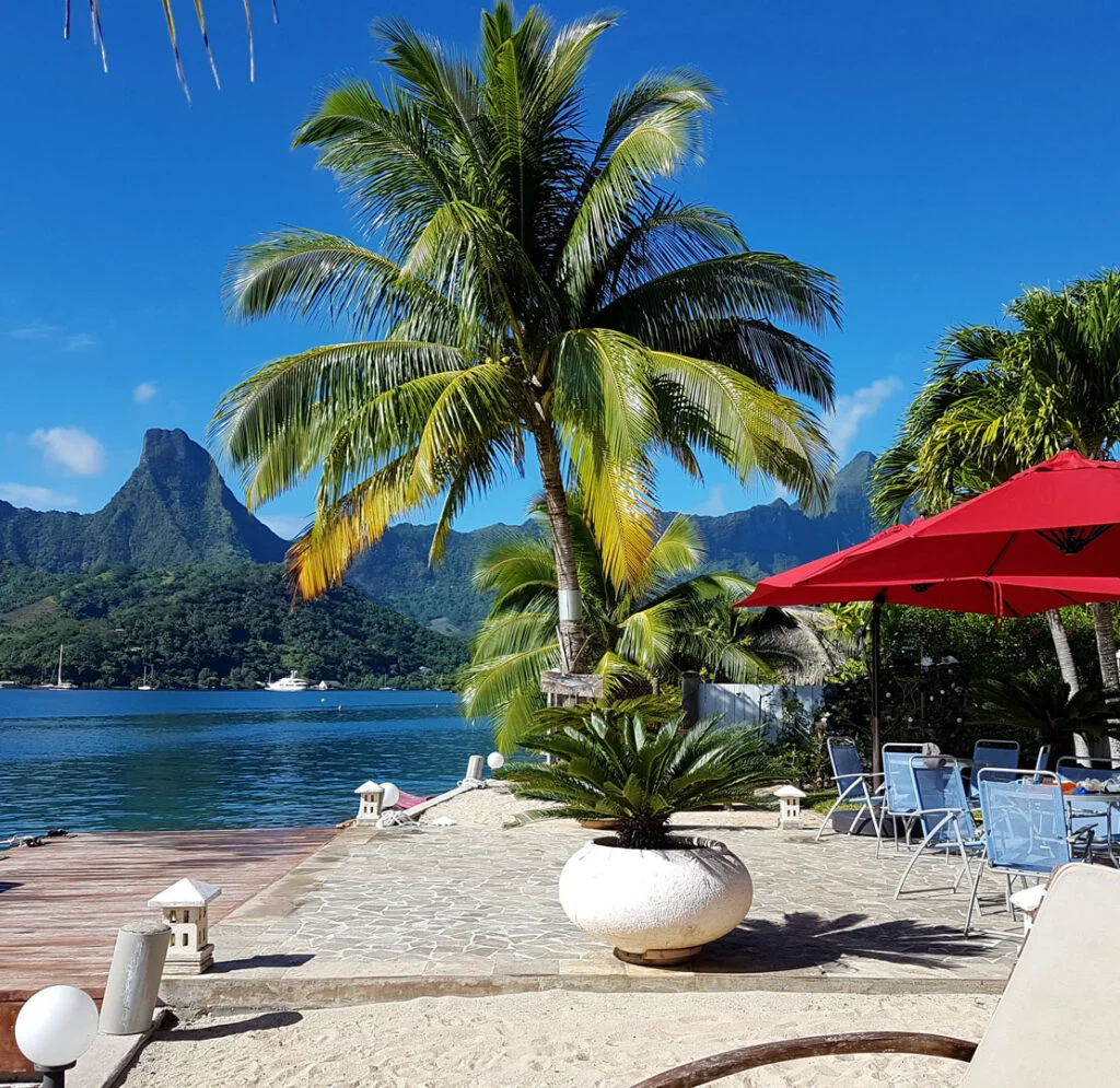 Island Escapes Villa Oramarama Moorea island vue montagne percee moorea