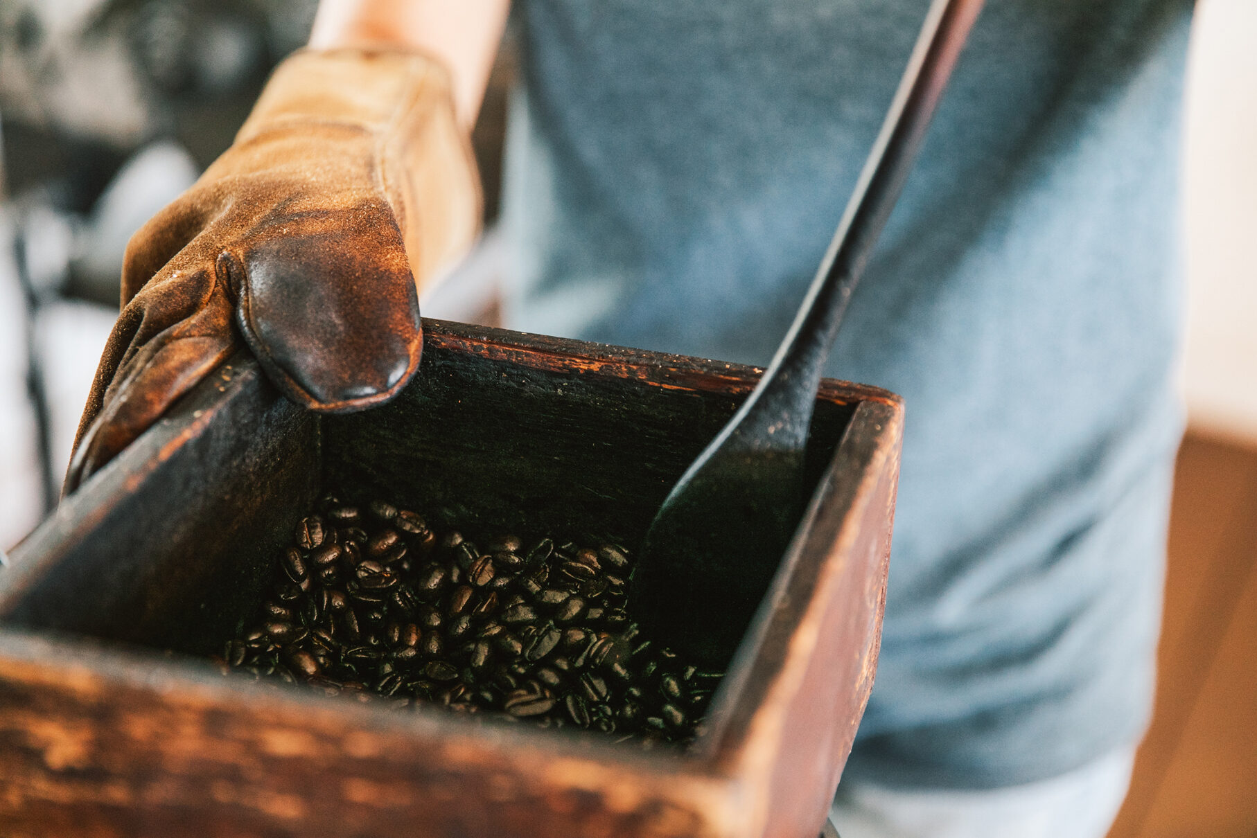 Hawaii Island Big Island of Hawaii coffee farm host cools freshly roasted beans holualoa 17306 jpg