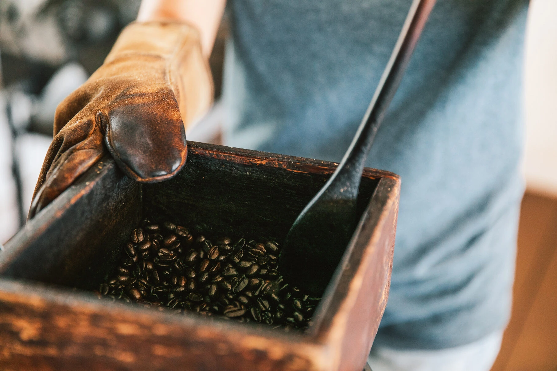 Hawaii Island Big Island of Hawaii coffee farm host cools freshly roasted beans holualoa 17306 jpg