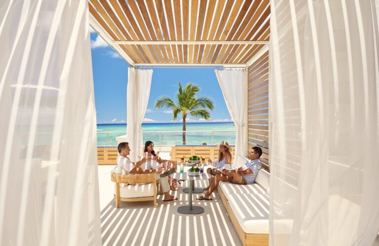 Voyager 47 Club Lounge with Waikiki Beach views, OUTRIGGER Reef Waikiki Beach Resort