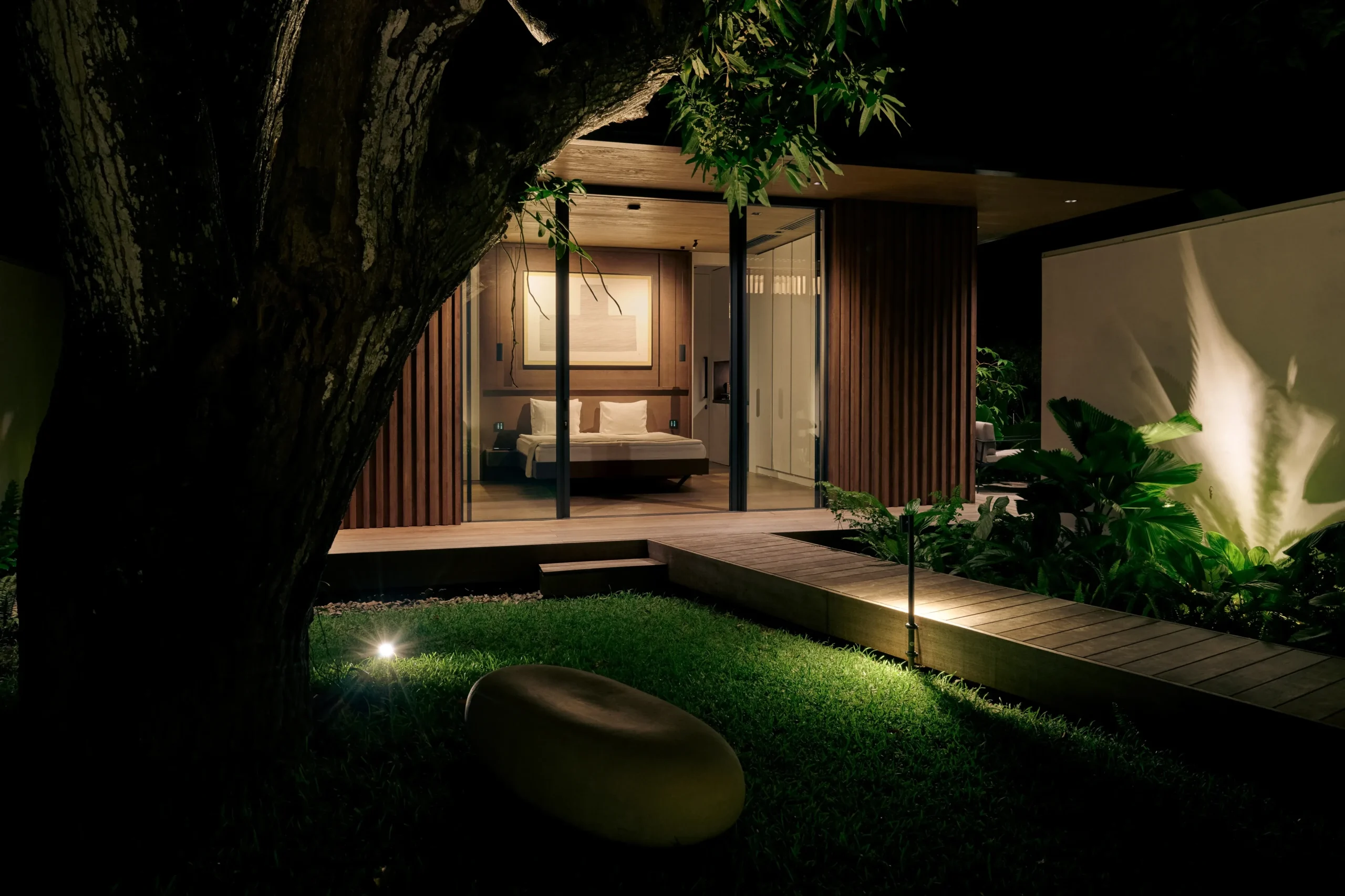 Ensuite king bedroom in the Garden Villa at 'Oro Paraoa
