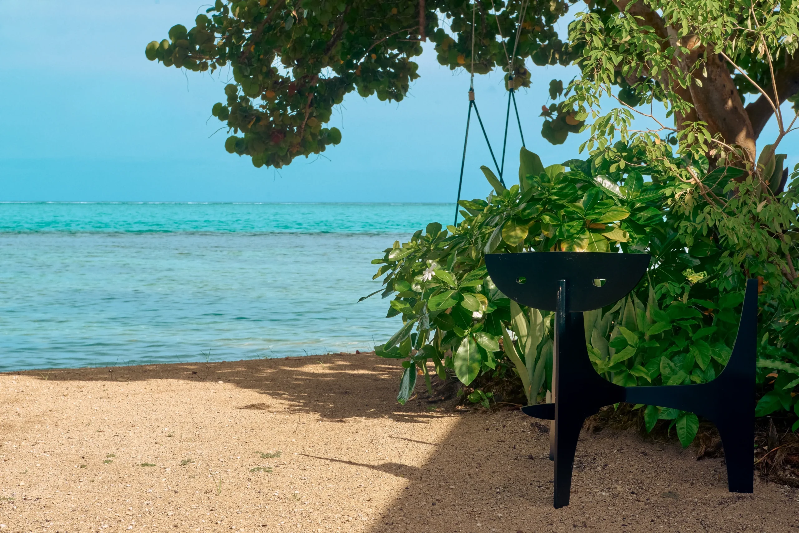 Sun loungers on the private beach at 'Oro Paraoa, Moorea