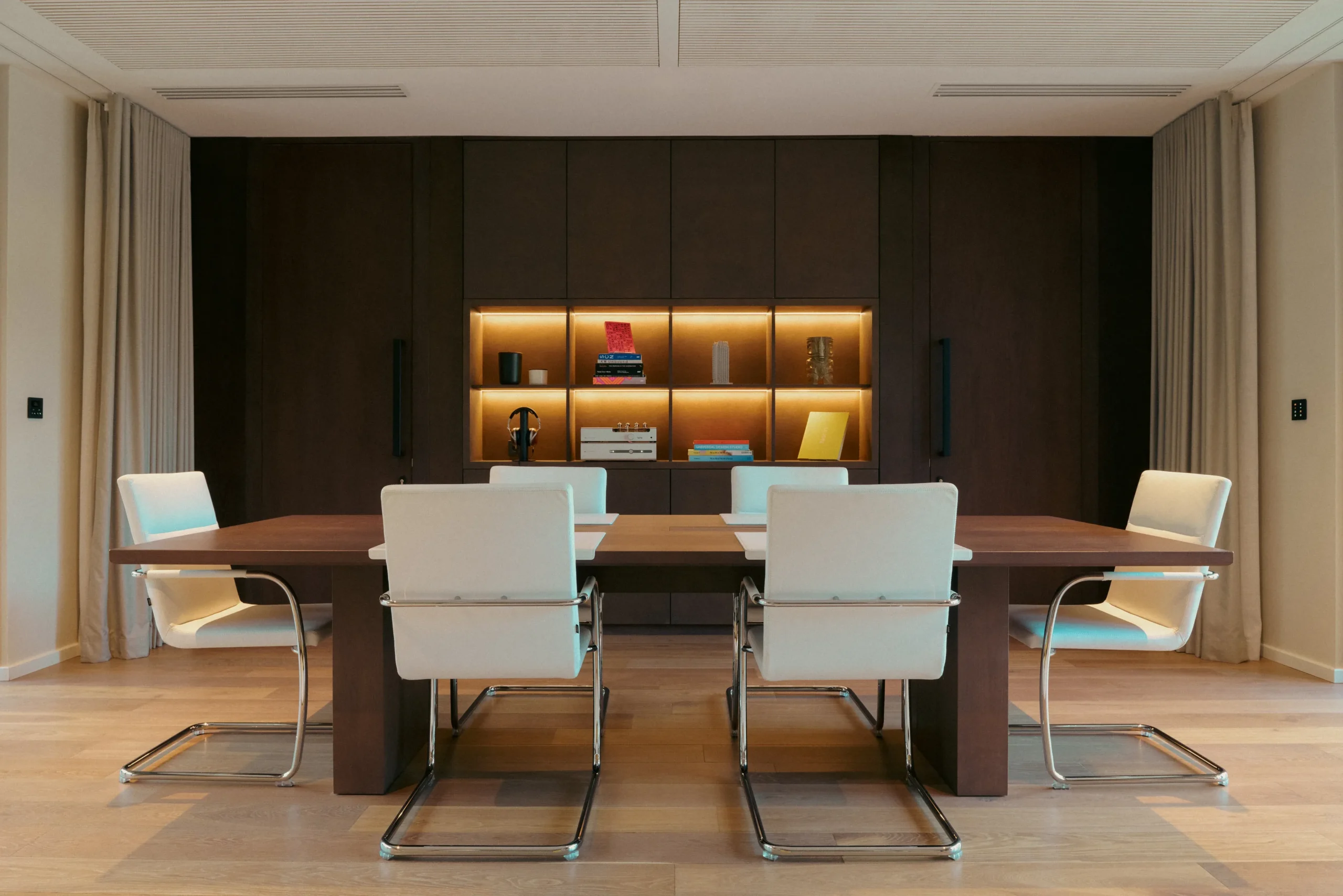 Studio workspace with Apple displays at 'Oro Paraoa
